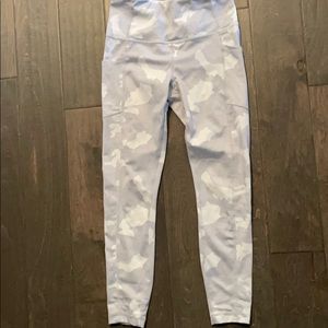 90 Degree by Reflex. Size Small